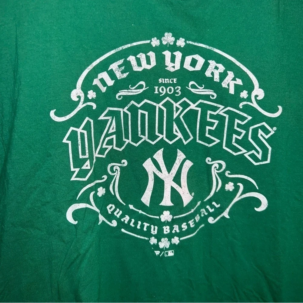 Fanatics New York Yankees Branded St. Patrick's Day Team T-Shirt Size Large